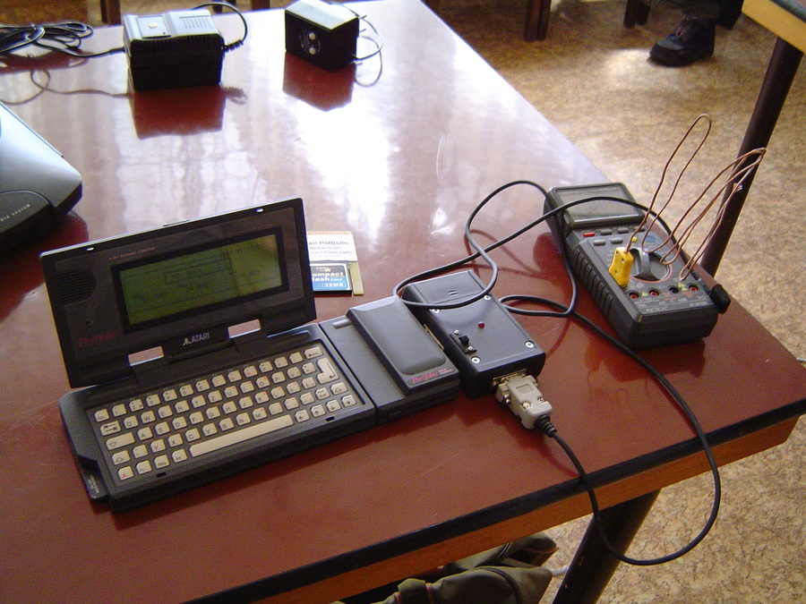 Metex multimeter connected to Atari Portfolio
