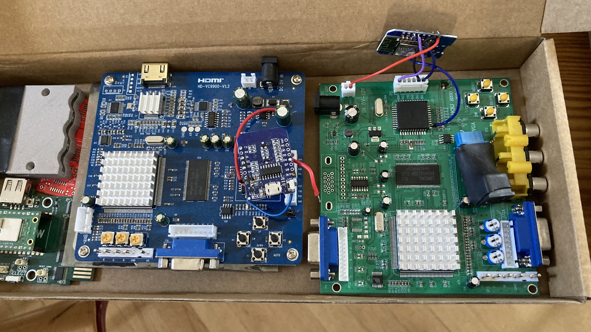 Video upscaler GBS-C s VGA a HDMI vystupem