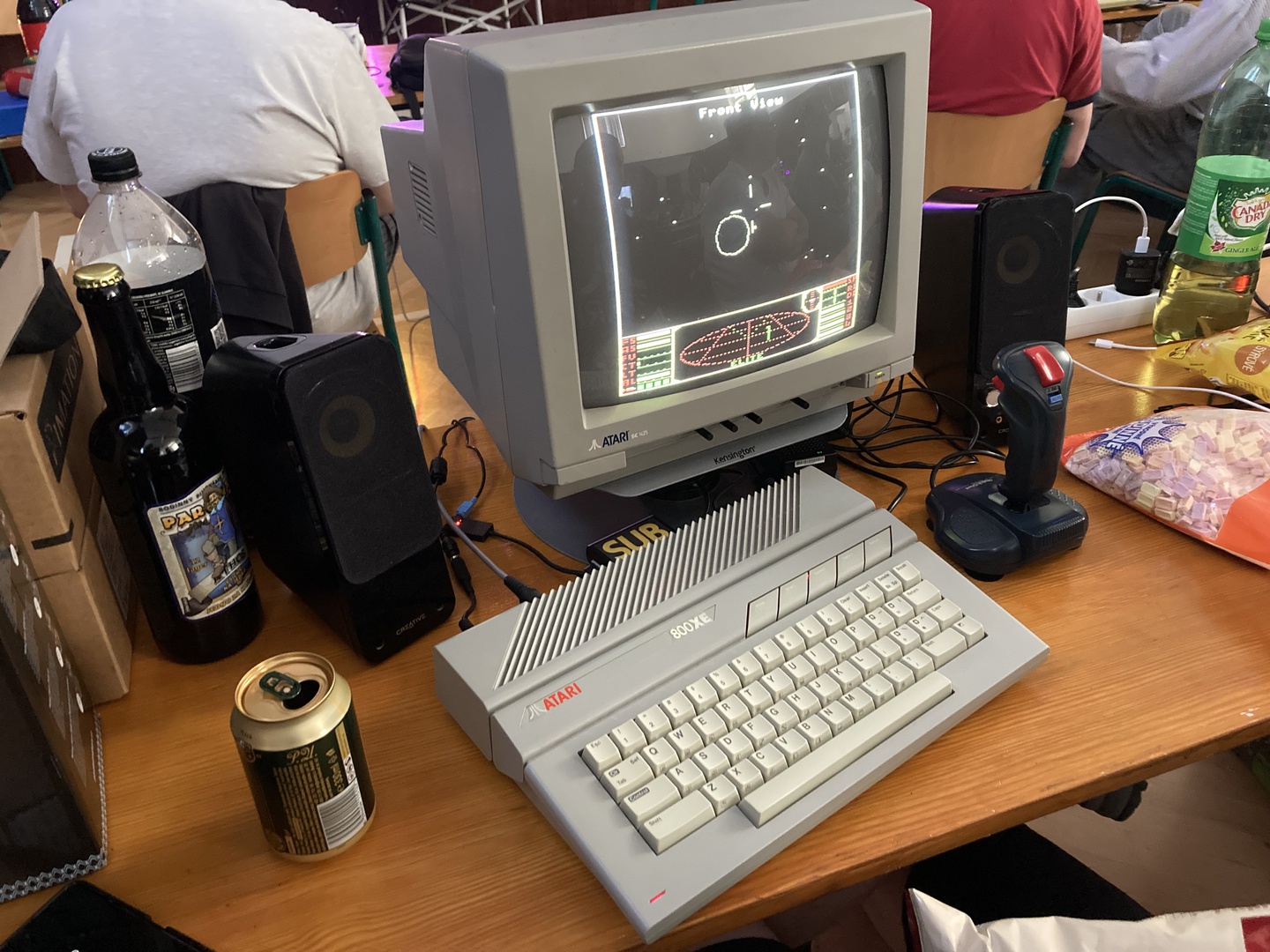 Elite na Atari 800XE