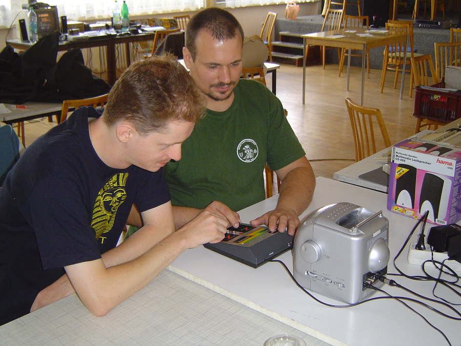 Pepax playing Pong on spectrum 6