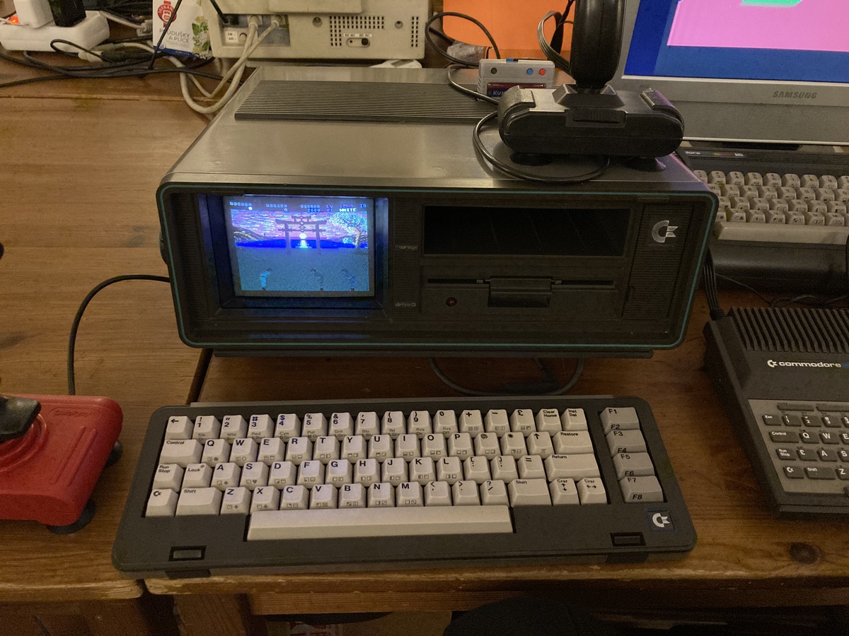 Commodore SX64