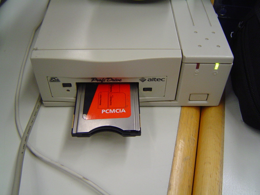 SCSI PCMCIA card reader