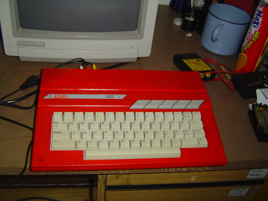 Atari 800 XE in Ferrari color